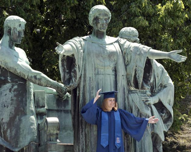 Illinois Graduates at the Alma Mater | | news-gazette.com