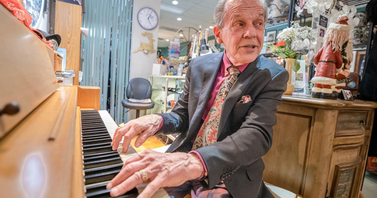 Career performer, artist finds community in new hometown of Arthur | Art Career performer, artist finds community in new hometown of Arthur | Art