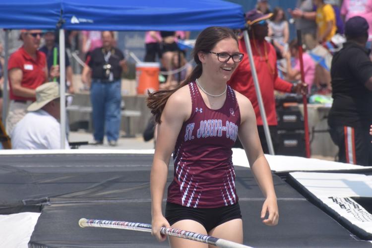 Payton Carter pole vault