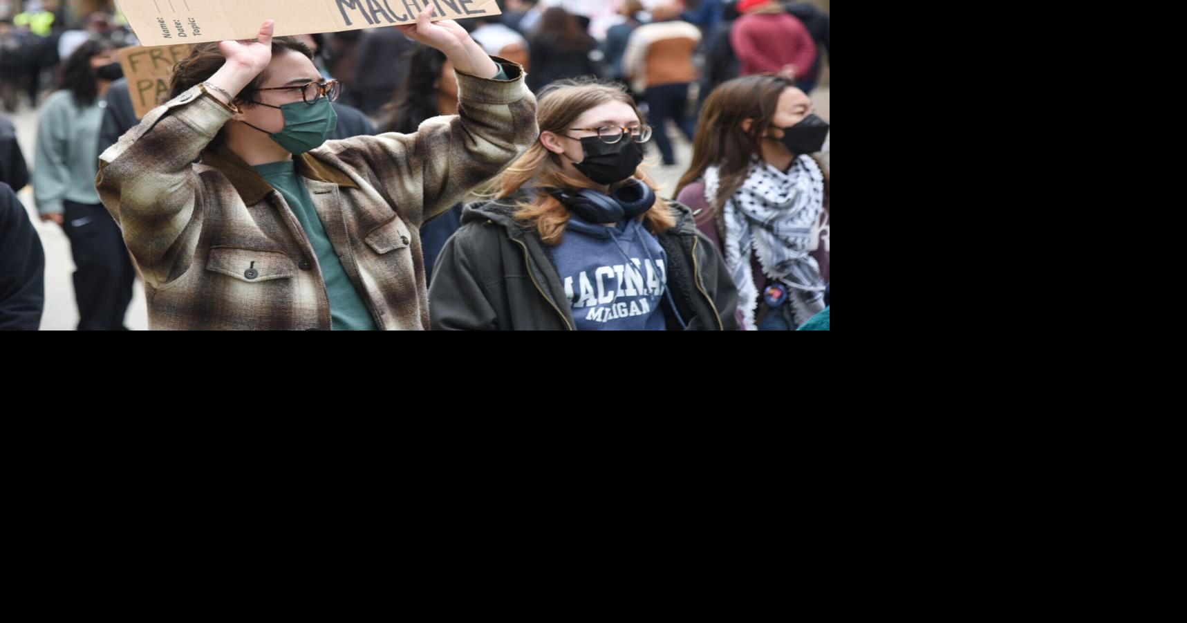 PHOTO GALLERY: Campus protest closes Green St. | News | news-gazette.com