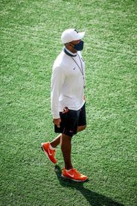 Gameday preview: One-on-one with Lovie Smith