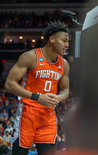 03172023-illini-mbb-shannon-walks-back-on-floor.jpg