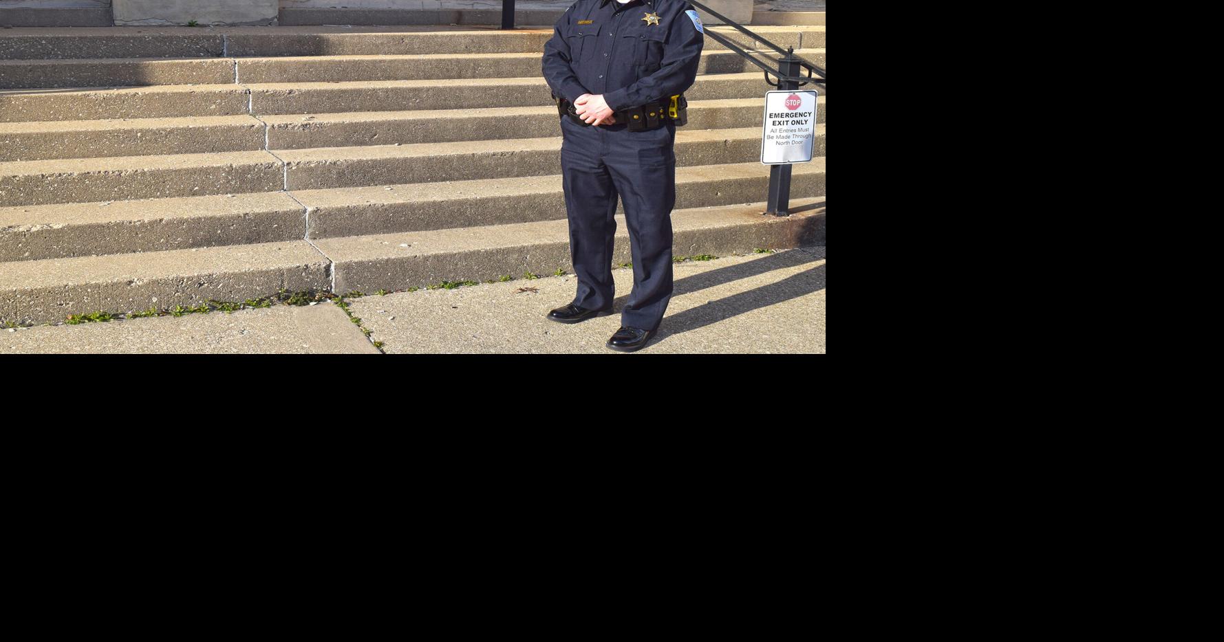Small-town police chief relies on humor in return to duty after ...