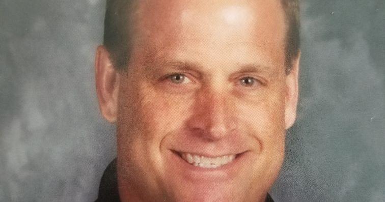 Champaign Central names Matt Leskis as next football coach Champaign Central names Matt Leskis as next football coach