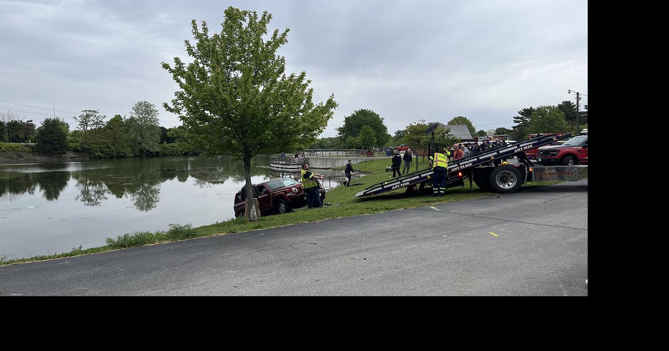 No one inside submerged vehicle removed from Kaufman Lake