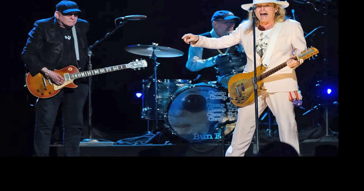 Inside Cheap Trick's rider: 2 oxygen tanks and EMTs, 1 'postcard of ...