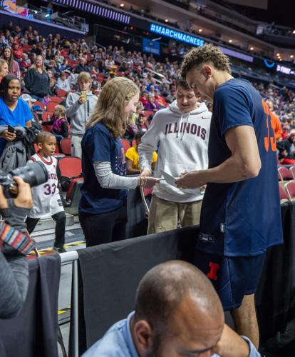 03162023-illini-mbb-hawkins-autographs.jpg