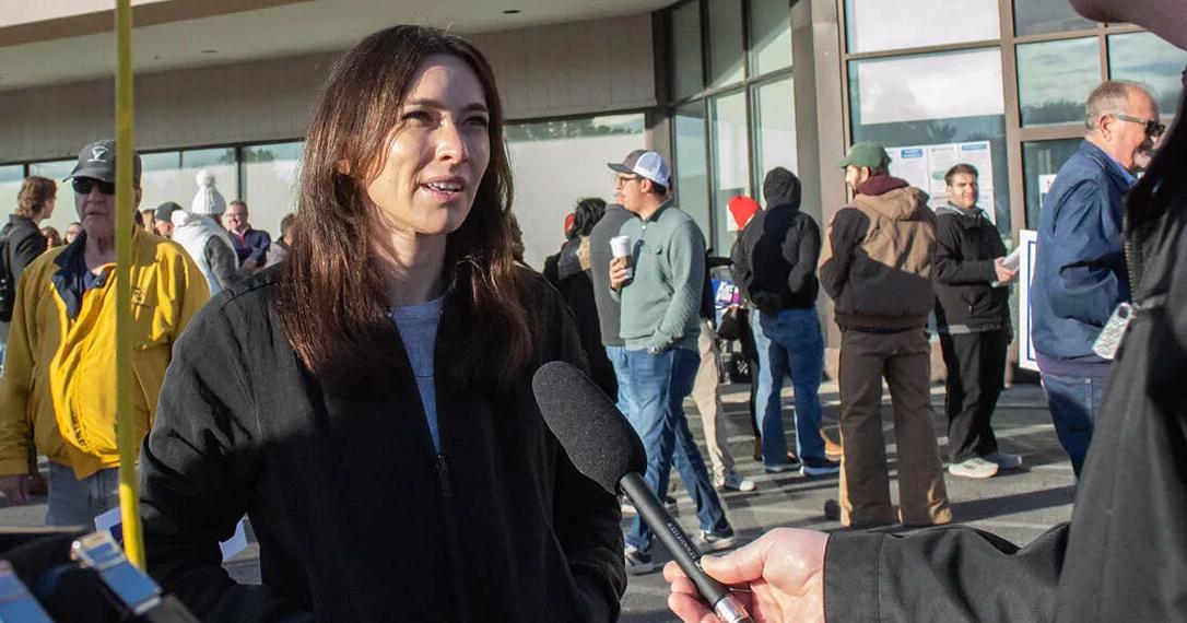 Capitol News Illinois | State rep., comptroller candidate’s ICE disclosures draw threats from DOJ