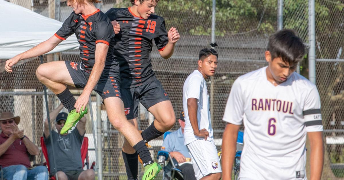 Prep Boys' Soccer: Fisher/GCMS vs. Rantoul | Multimedia | news-gazette.com