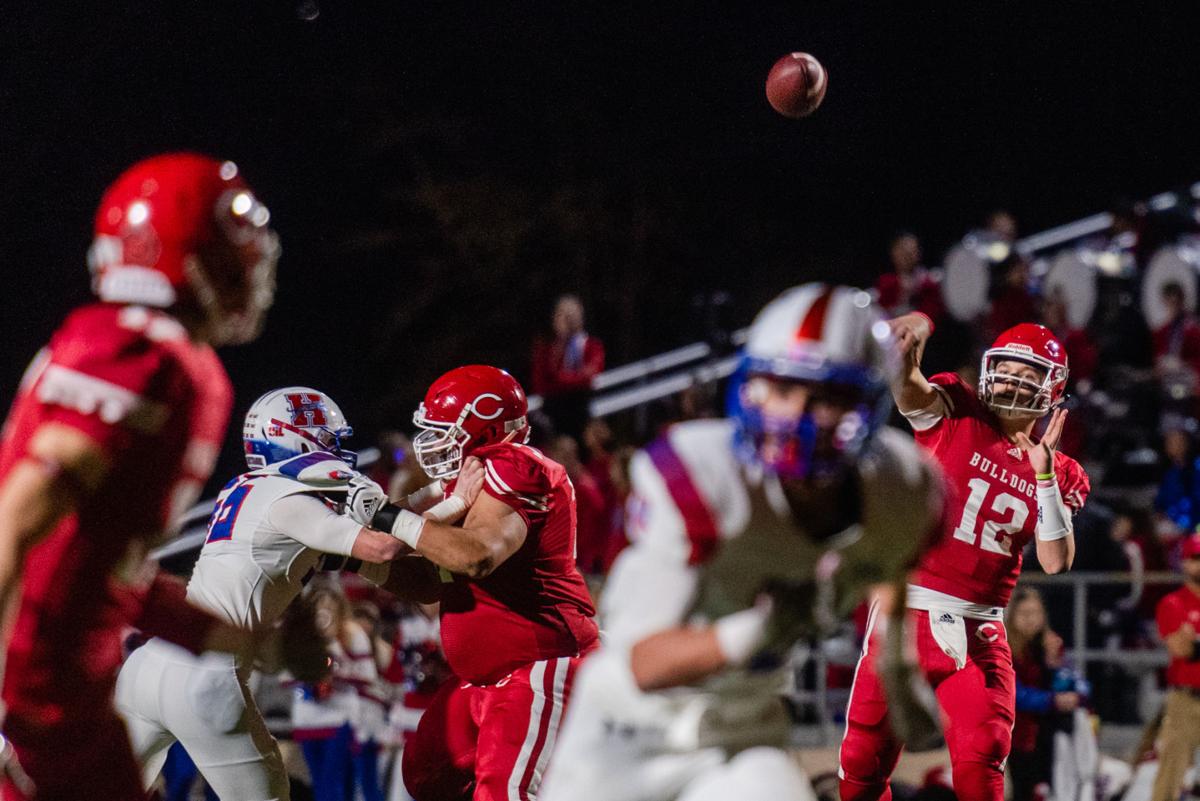 Et Football Bulldogs Move To 14 0 With 24 7 Win Over Heritage