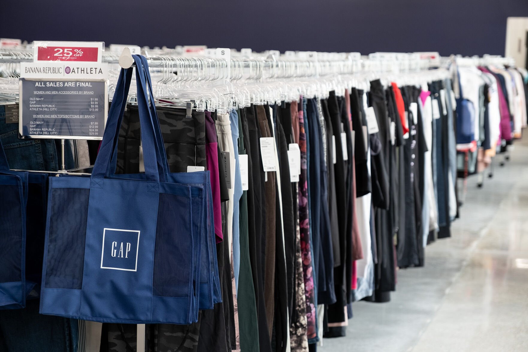 Gap clearance shop center hours