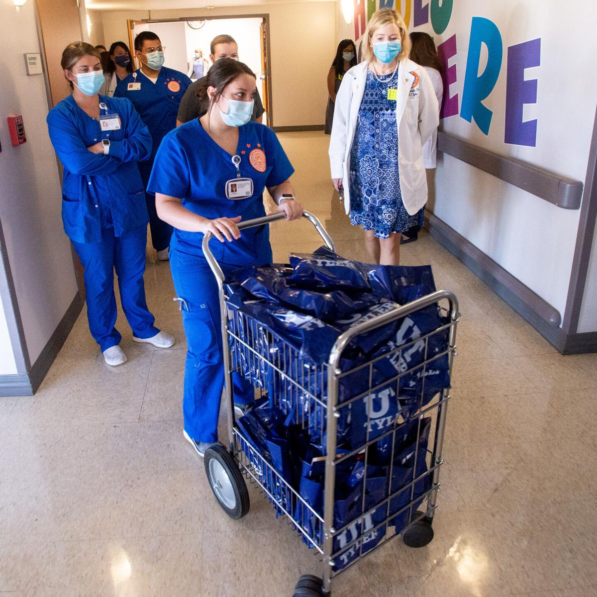 Ut Tyler Students Show Appreciation To Longview Area Nurses Local News News Journal Com