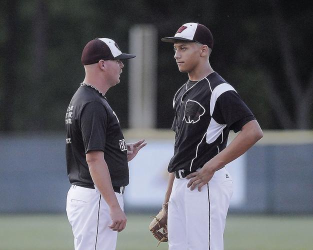 Patrick Mahomes surprises Whitehouse High School football team