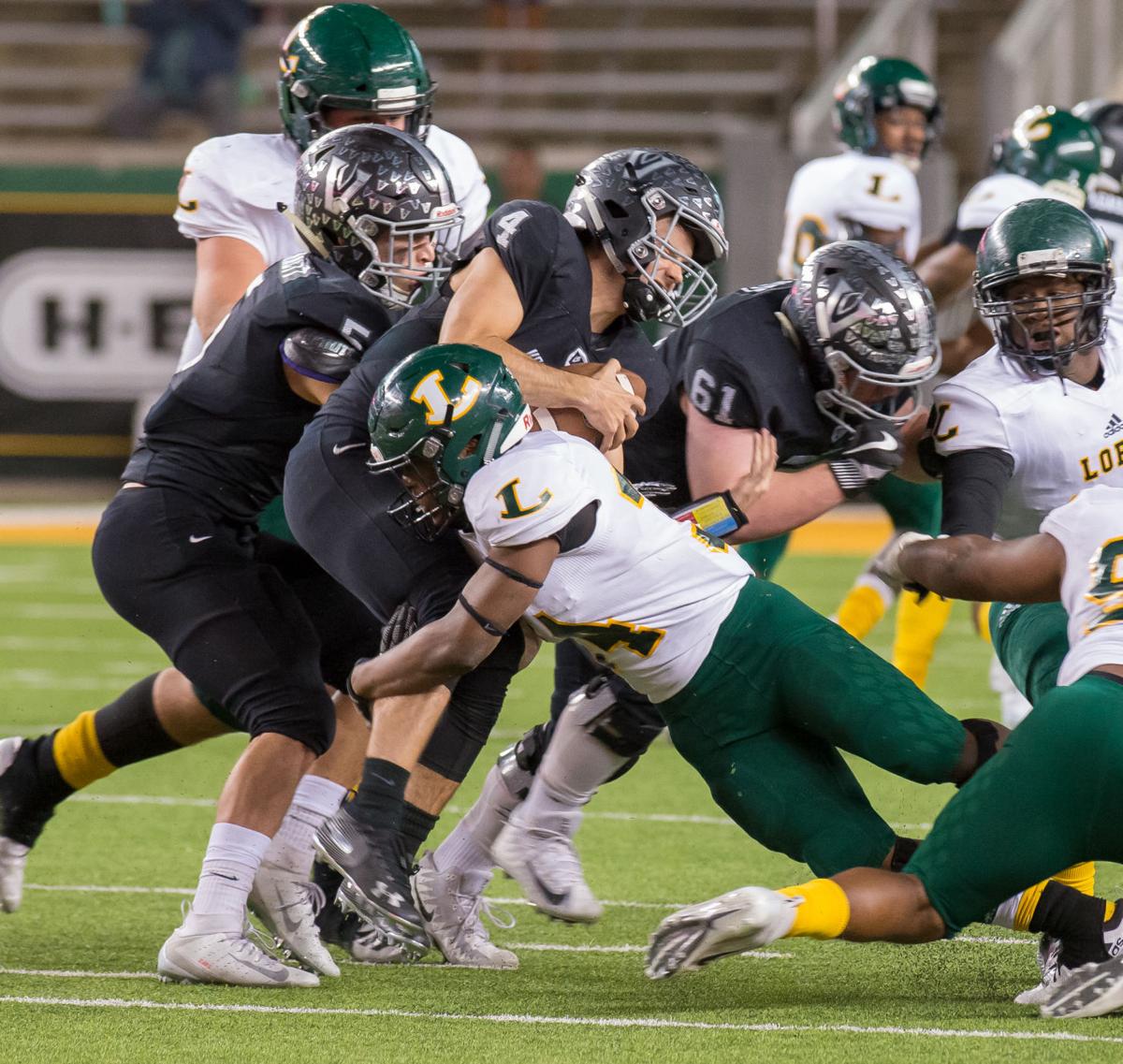 Et Football Lobos Blow Past Vandegrift 56 28 Etvarsity News