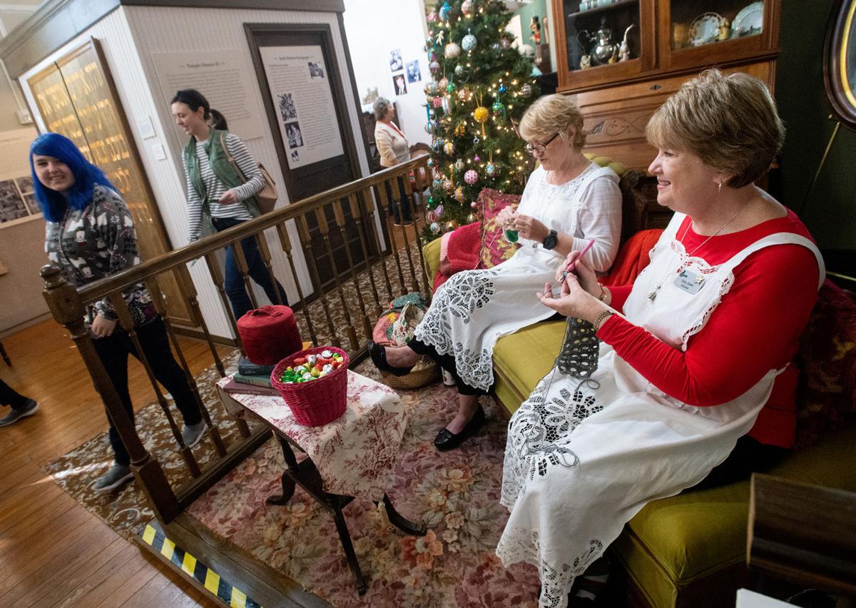 Hundreds Flock To Downtown Longview For Breakfasts With Santa