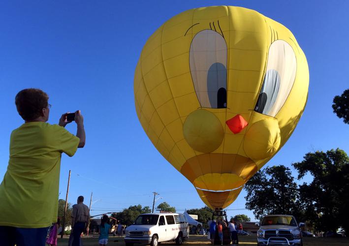 Ruilhandel Het kantoor Klooster Special shape balloons bring joy to fans, pilots | Local News |  news-journal.com