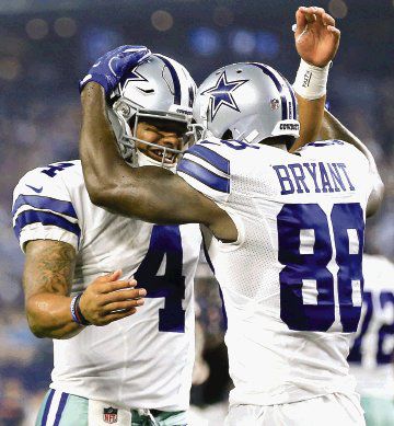 Dallas Cowboys wide receiver Dez Bryant (88) eludes Washington