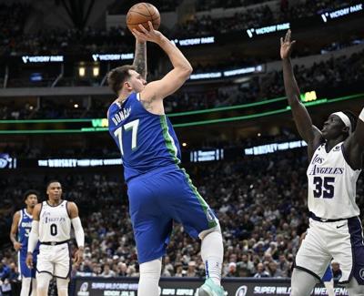 Lakers give away a lead in Christmas Day loss to Mavericks
