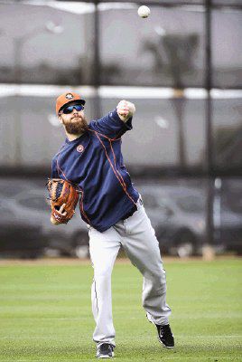 Astros newcomer Gattis learning more and more about outfield