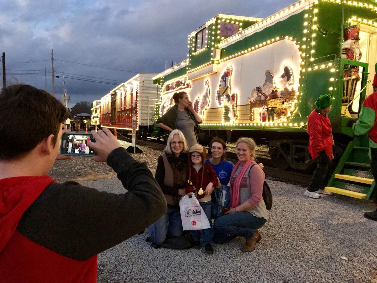 Jefferson Christmas 2021 Train Kansas City Southern Holiday Express Train Stops In Jefferson With Santa Onboard Local News News Journal Com