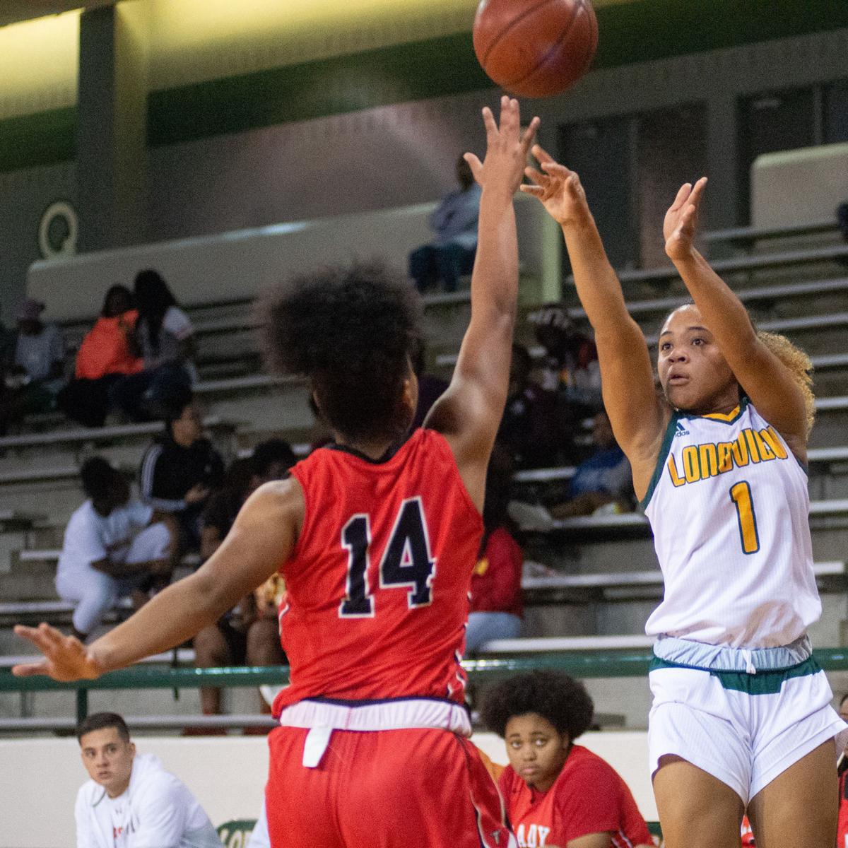 Et Basketball Lobo Gilmer Standout Shead Signs With Weatherford