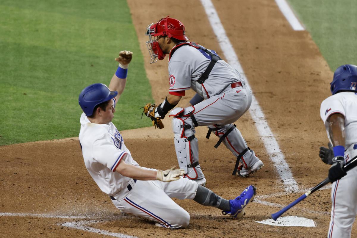 Rangers' Seager intentionally walked with bases loaded