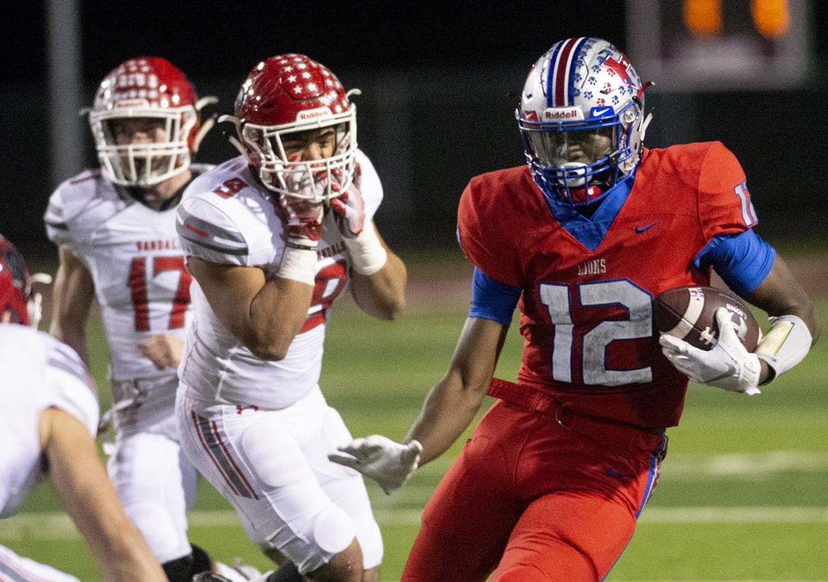 Et Football Henderson Battles Past Van 21 20 Etvarsity News