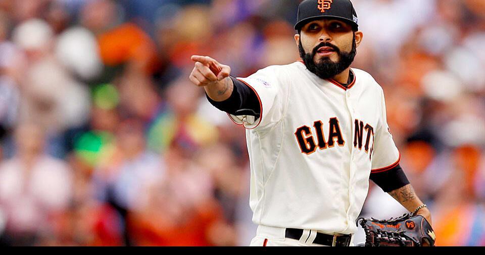 Blue Jays officially sign veteran relief pitcher Sergio Romo