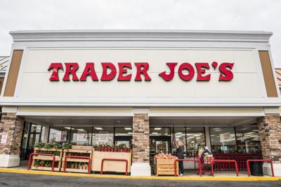 best-trader-joes-snacks-for-weight-loss-according-to-dietitians