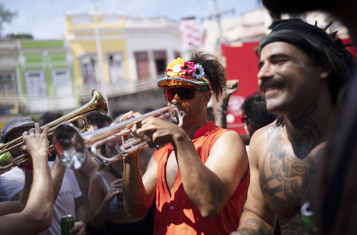 Rio Cancels Carnival Street Parties but Keeps Parade - The New York Times