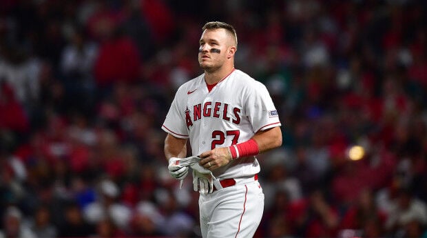 Mike Trout exits with wrist injury