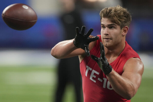 Raiders trade up to select Notre Dame TE Michael Mayer at No. 35 overall in  2023 NFL Draft