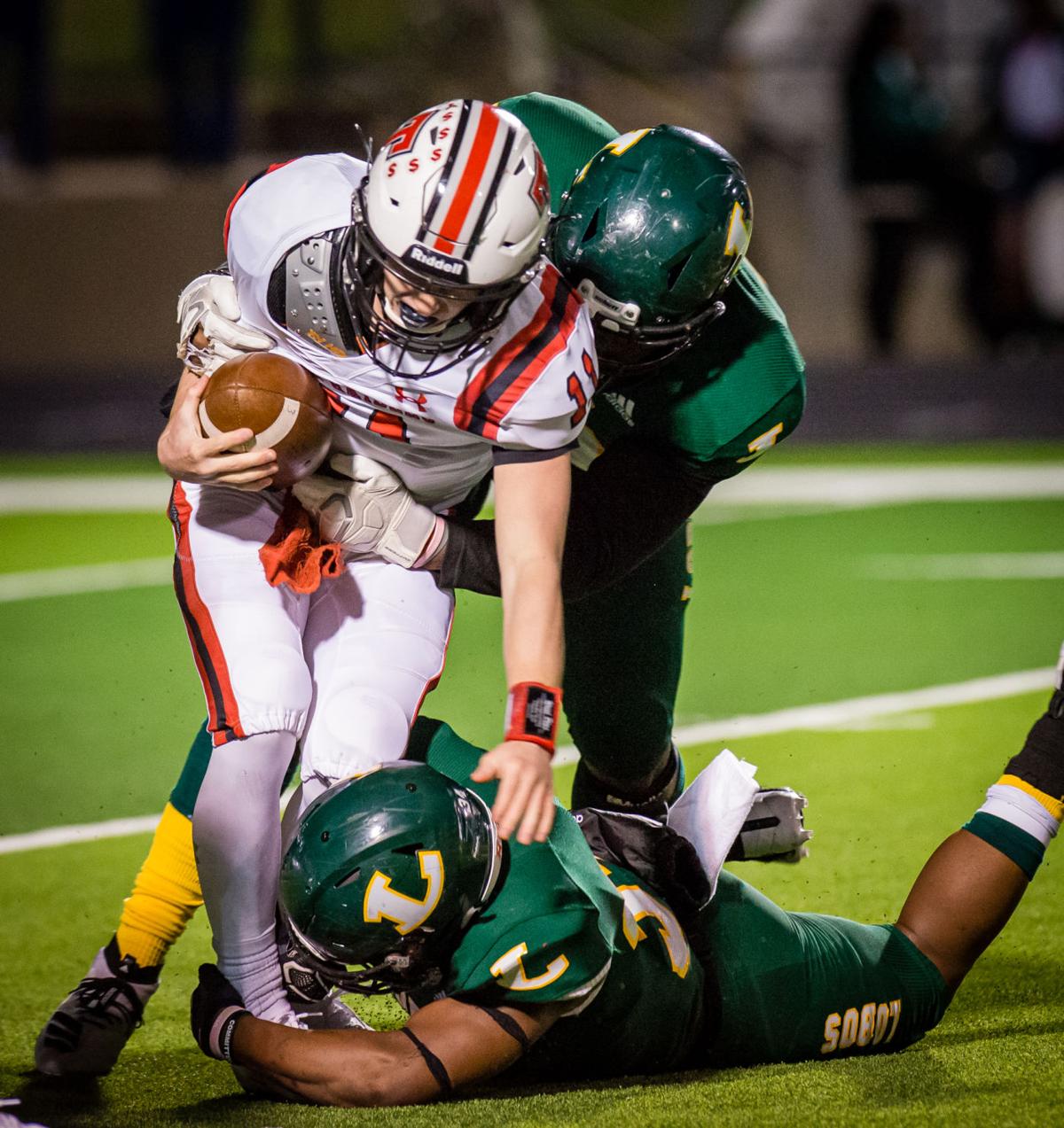 Et Football Lobos Crush Lee 49 7 Move To 9 0 Etvarsity News