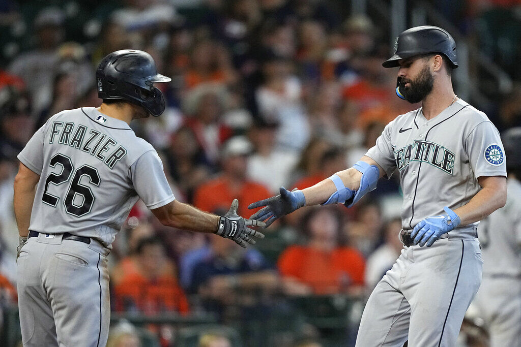 Adam Frazier's RBI single, 08/01/2022