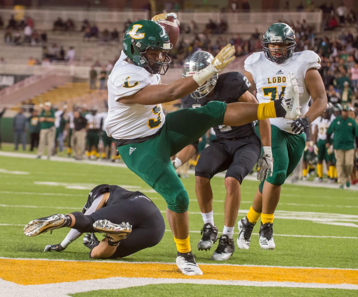 Et Football Lobos Blow Past Vandegrift 56 28 Etvarsity News