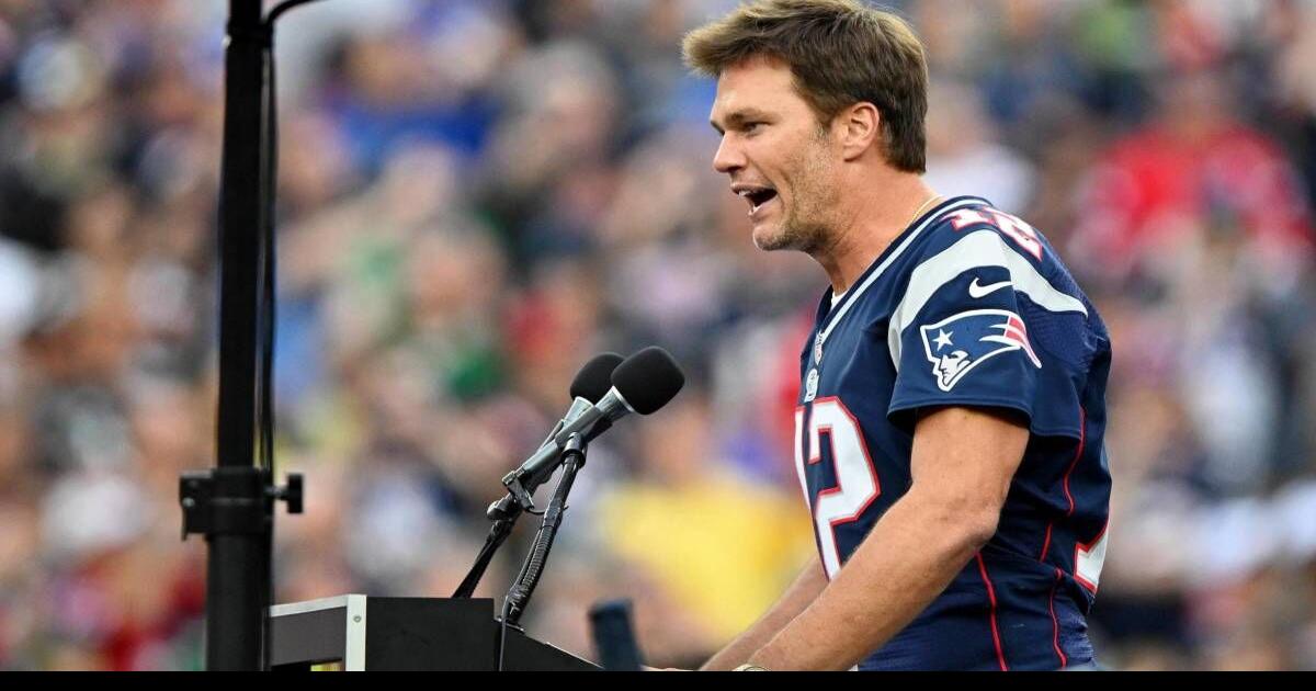 Tom Brady Responds To Possibility He'd Come Out Of Retirement To Replace  Aaron Rodgers