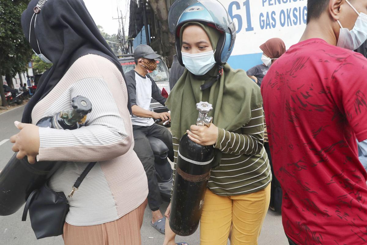 Indonesia Short On Oxygen Seeks Help As Virus Cases Soar News Journal Com