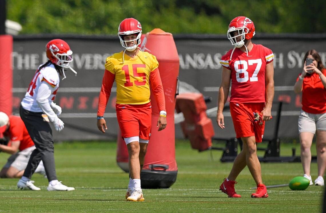 Chiefs' Patrick Mahomes focused on legacy and winning rings, not money