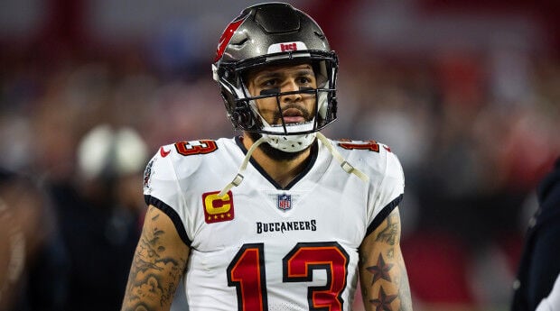 is mike evans playing tonight