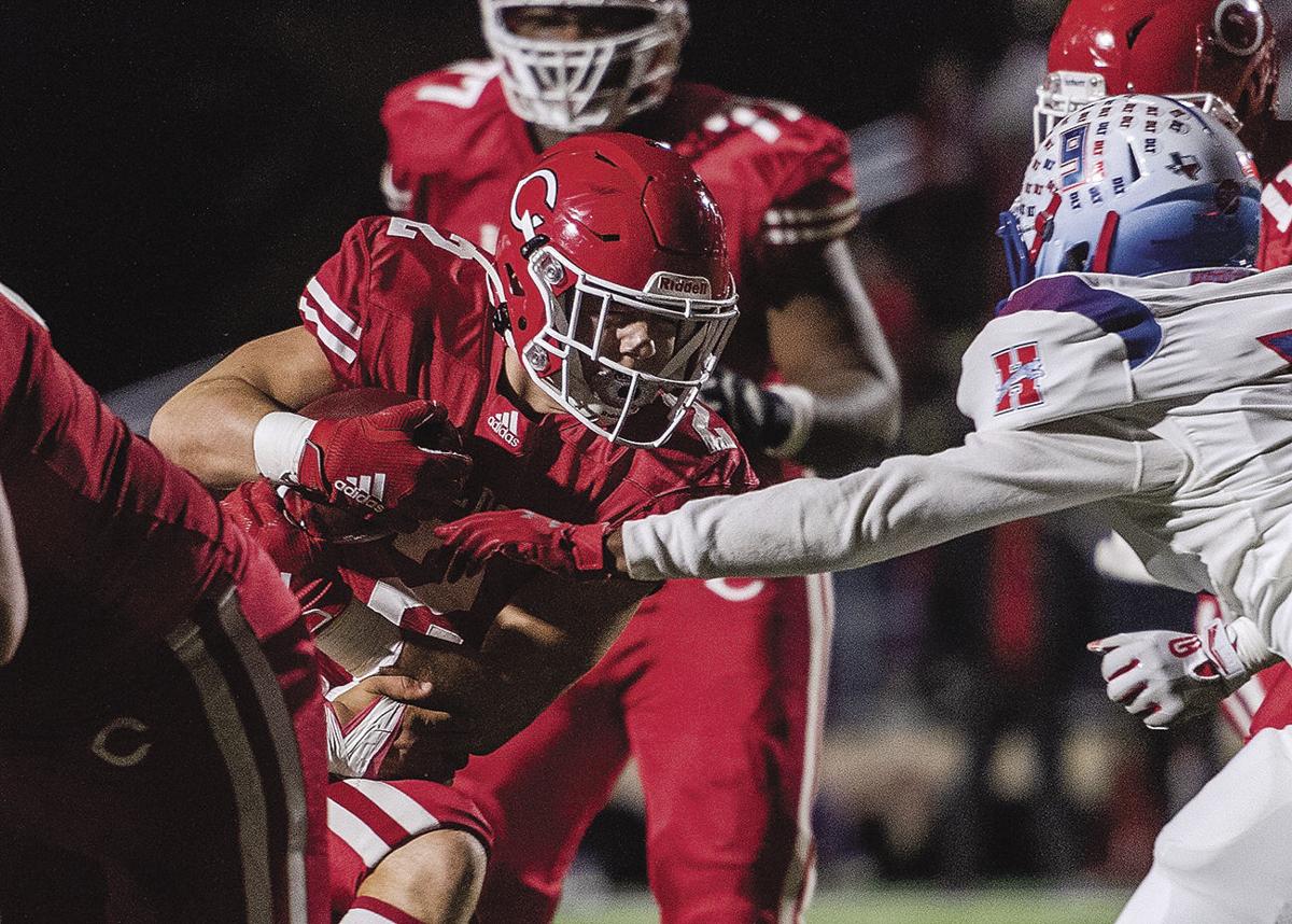 Et Football Bulldogs Move To 14 0 With 24 7 Win Over Heritage