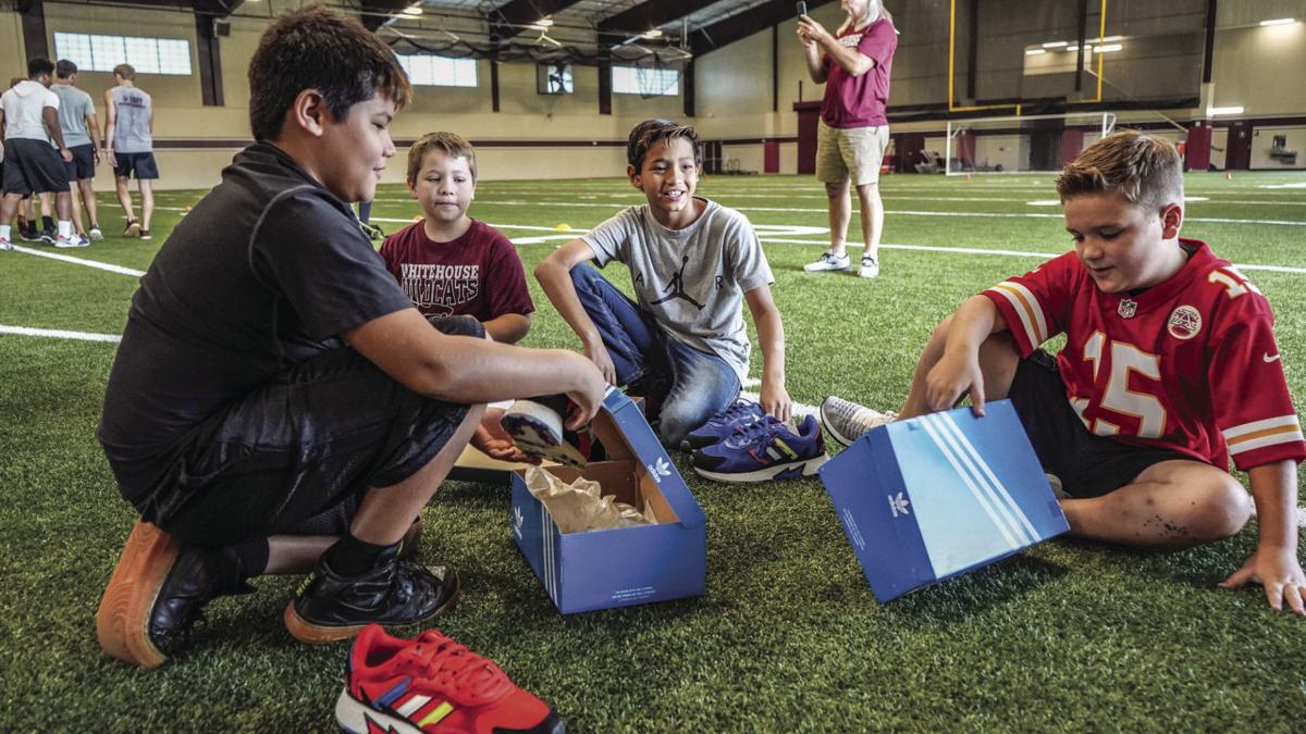 Mahomes Gives Back To His Hometown Etvarsity News Journal Com
