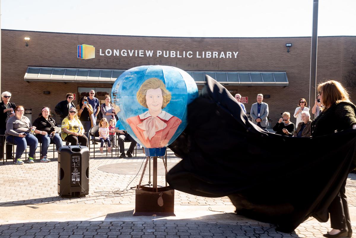 Longview Public Library Balloon Sculpture