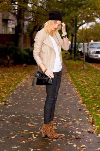 Black boots best sale with tan top