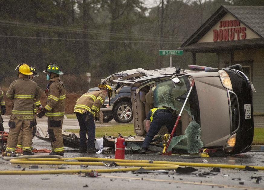 Crews respond to twovehicle crash north of Longview Police news