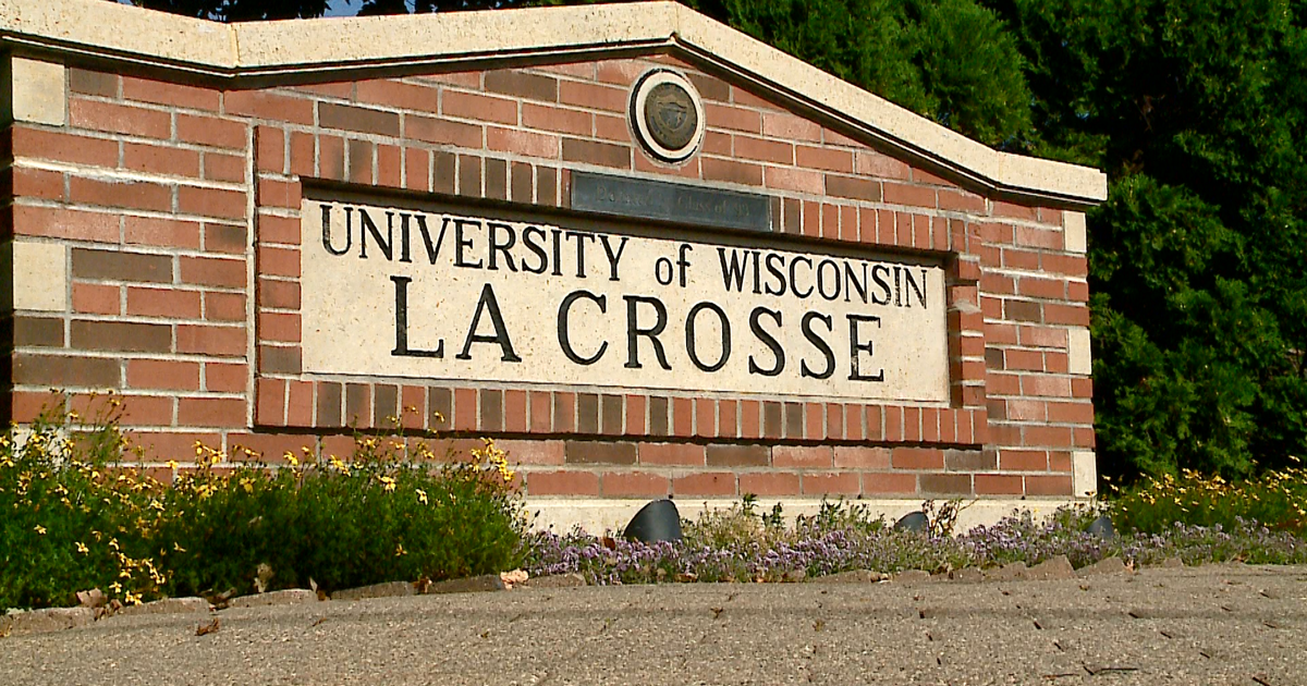 UWLa Crosse Students move back to campus Back To School
