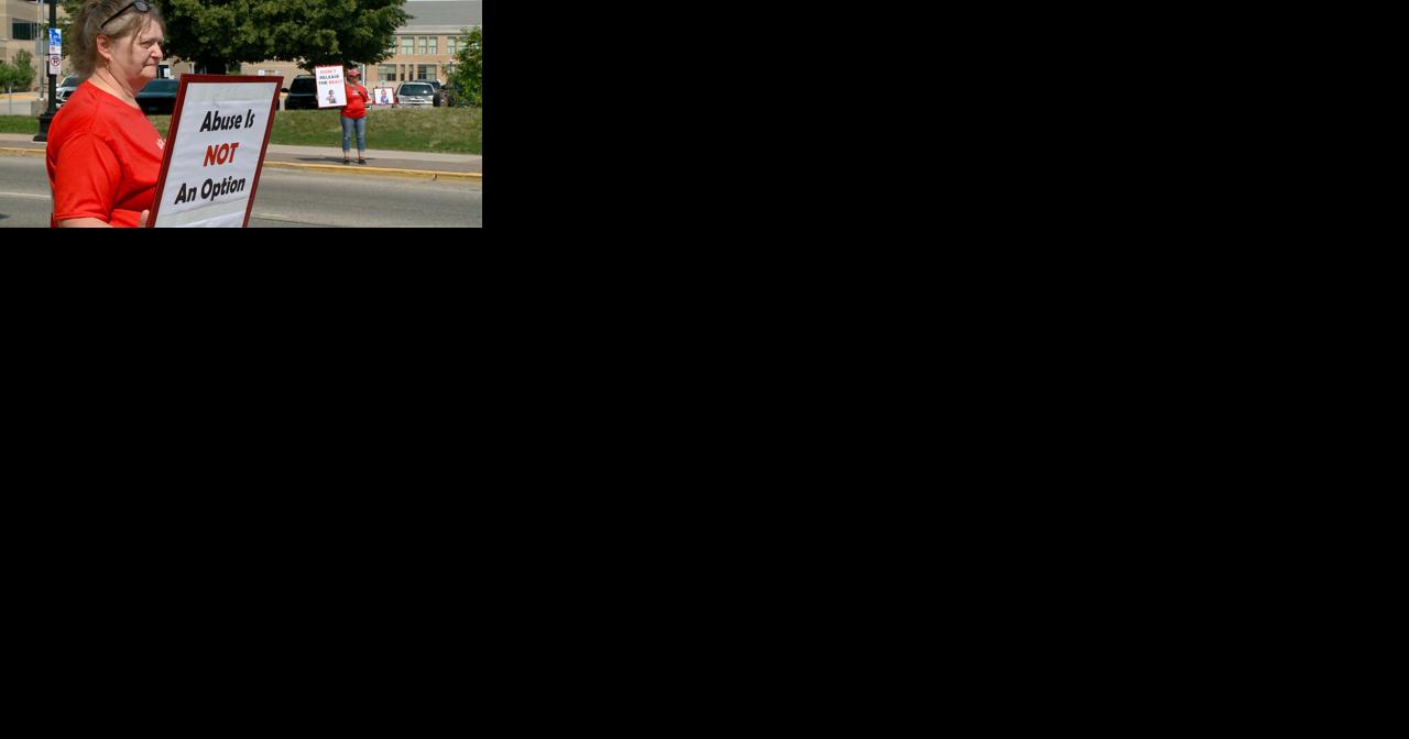 Rally outside La Crosse Co. Courthouse calls for changes to CPS practices - Vimarsana News