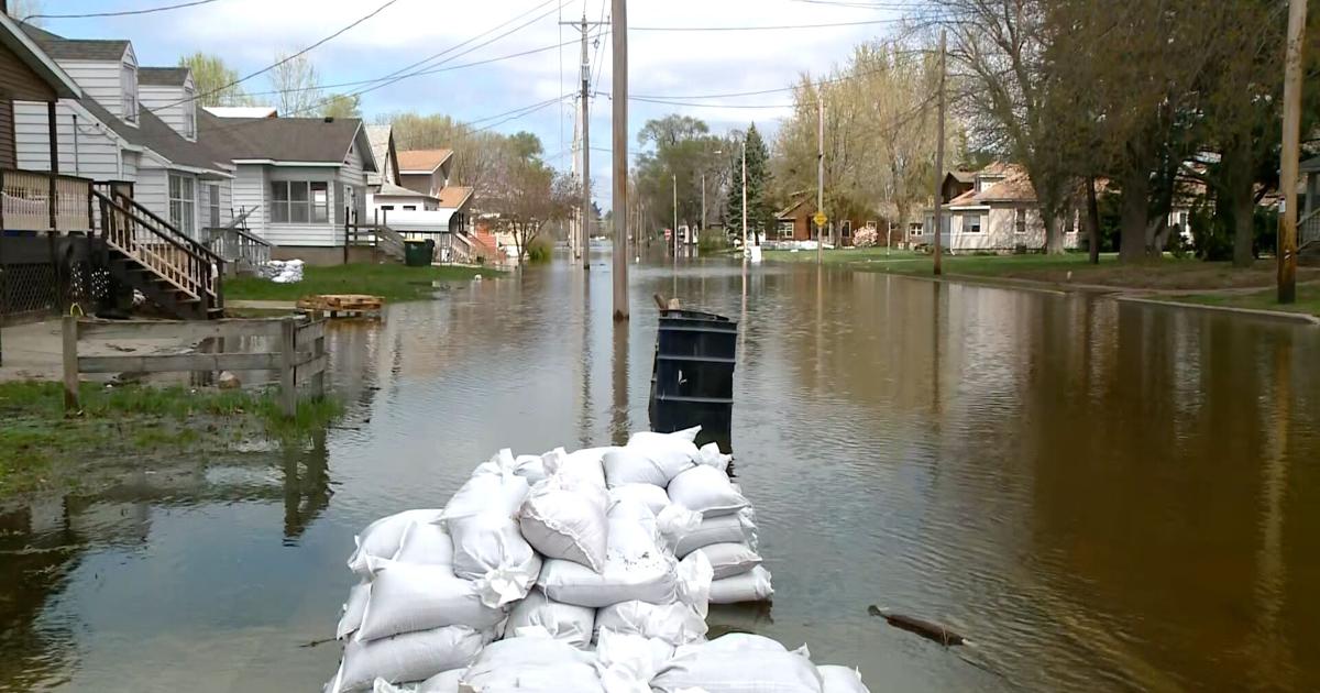 Mississippi River flooding Prairie Du Chien community works together