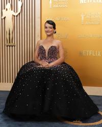 Best red carpet looks at the 2025 SAG Awards | Lifestyle ...