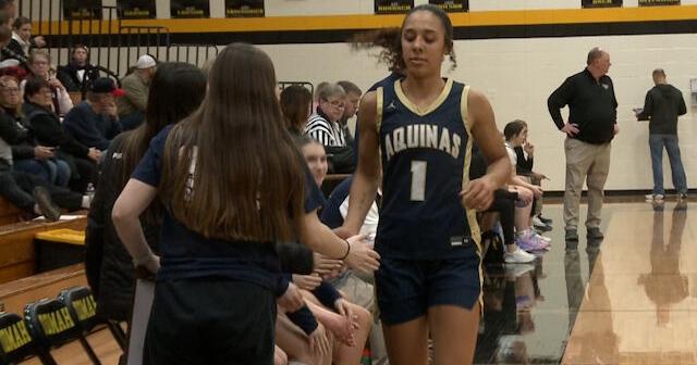 Davis passes 2,000 career points as Aquinas defeats Tomah