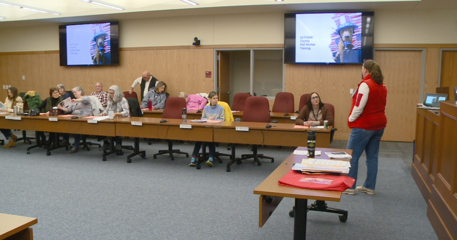 La Crosse Co. poll workers go through Election Day training - Vimarsana News